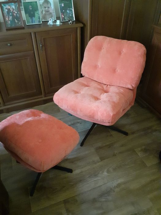 Fotel z podnóżkiem Nowy