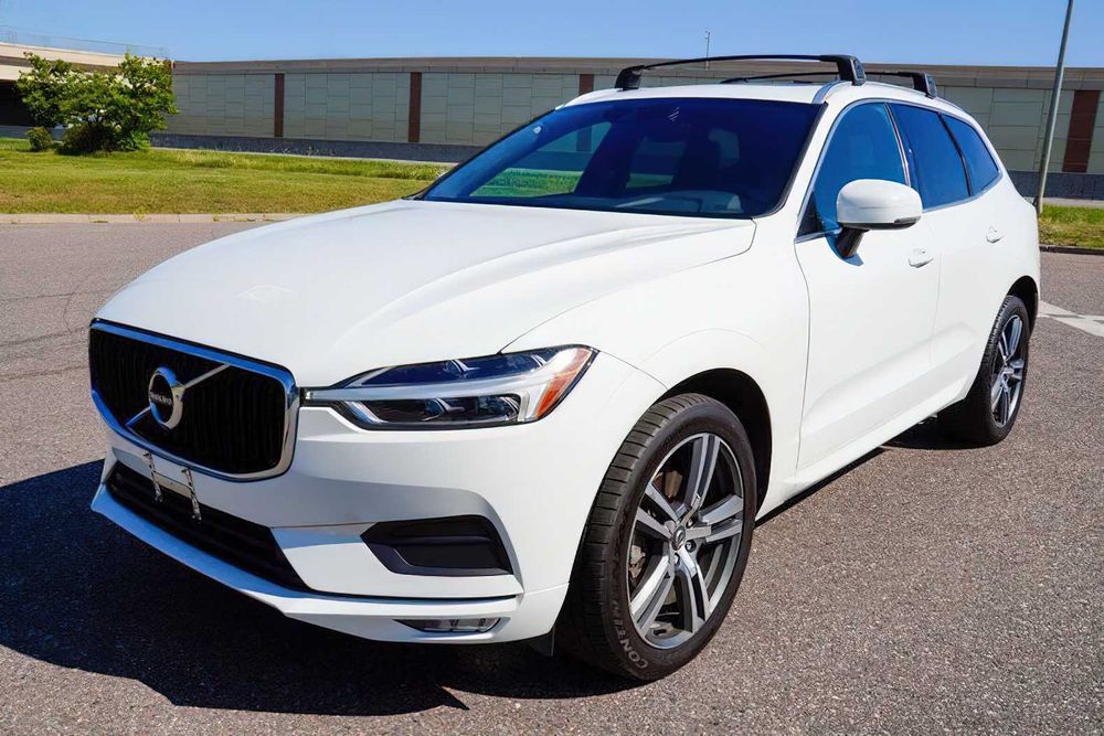 Volvo XC60 B5 Momentum      2022