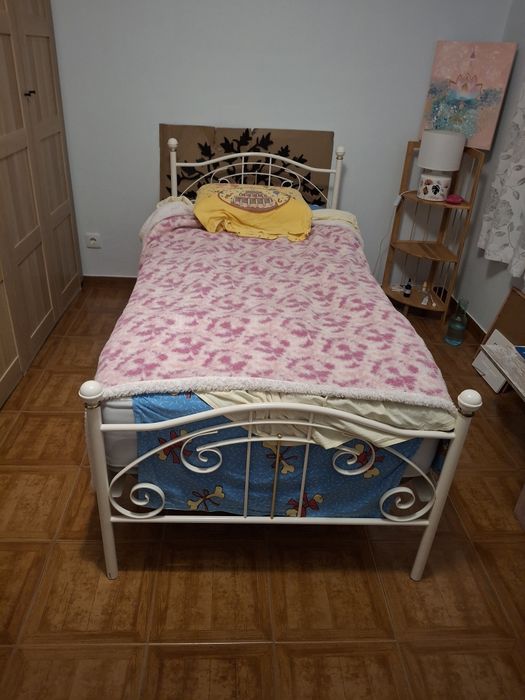 Vende cama sem colchão