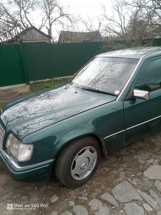 Мерседес 124е250