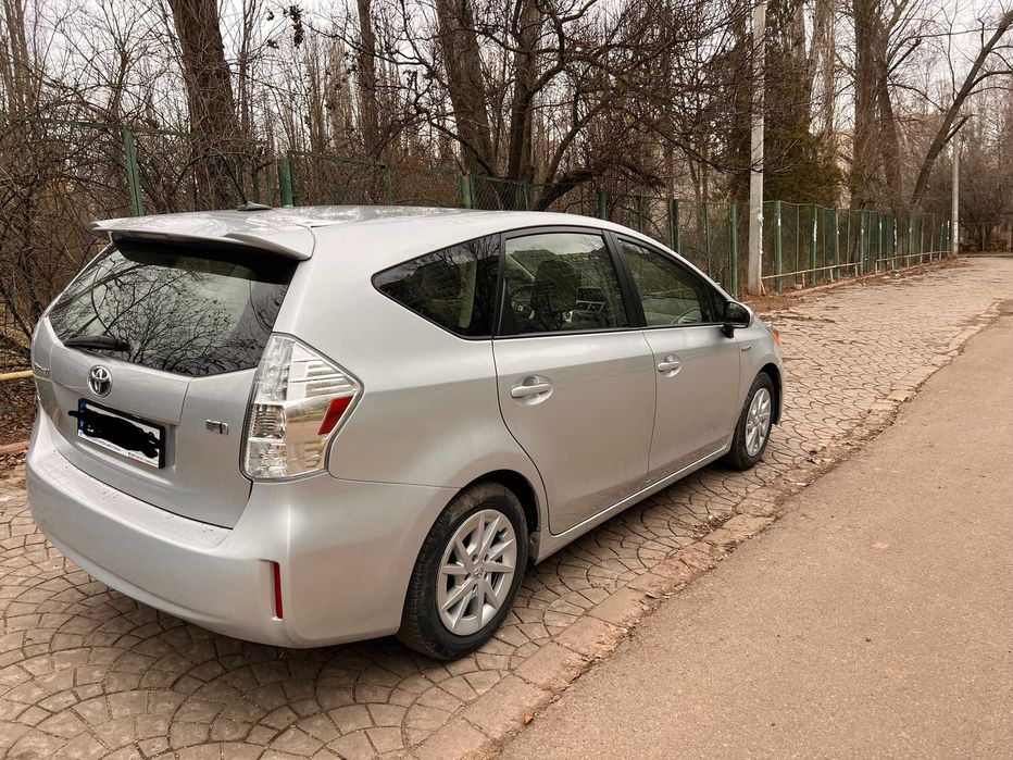 Аренда авто Toyota Prius / Prius V Гибрид, аренда, прокат, под такси
