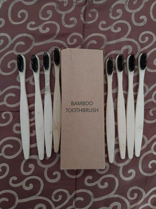 Conjunto de 8 escovas de dentes de bambu