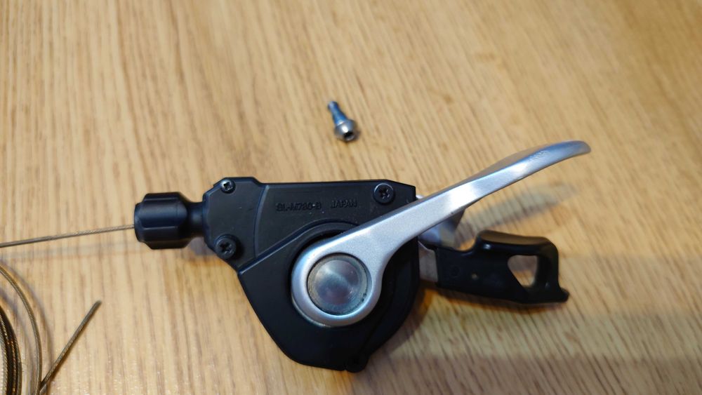 Manetka dźwignia przerzutki Shimano XT SL-M780-B I-spec z linką lewa