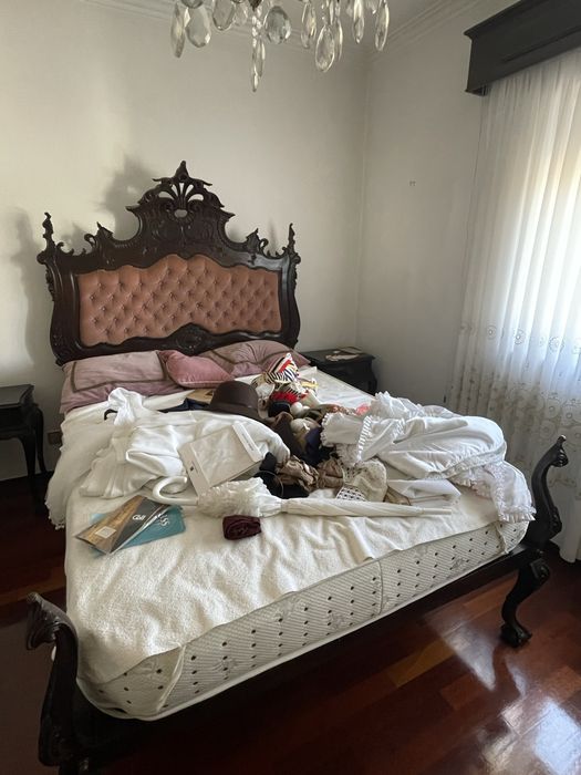 Mobília Antiga em Madeira Maciça – Sala, Quartos e Escritório – Excelente Estado