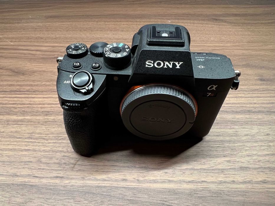 Aparat Sony A7RIV + Grip NeWell