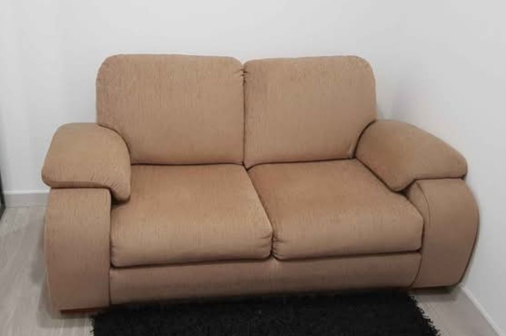 Sofa em tecido dois lugares