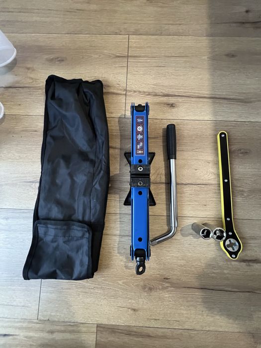 Домкрат BMW ключи