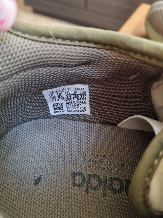 Buty Adidas oliwkowe rozmiar 44 jak nowe ubrane 2x