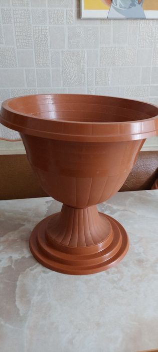 Вазон для цветов,б/у., в хорошем состоянии.