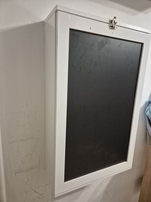 Składane biurko na ścianę