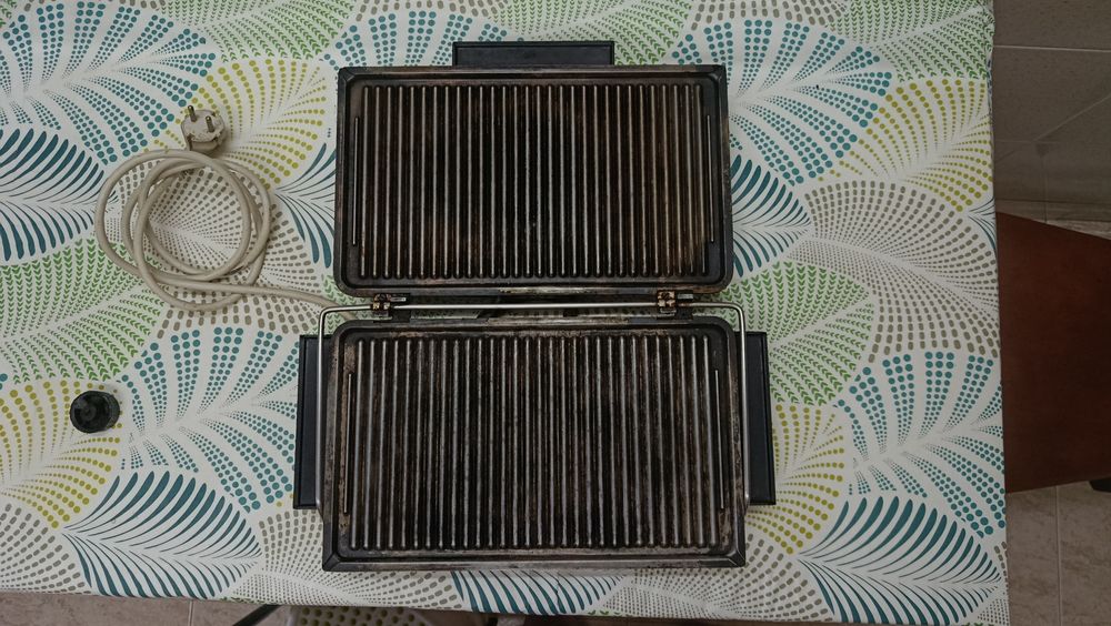 Torradeira/Grill elétrico em bom estado