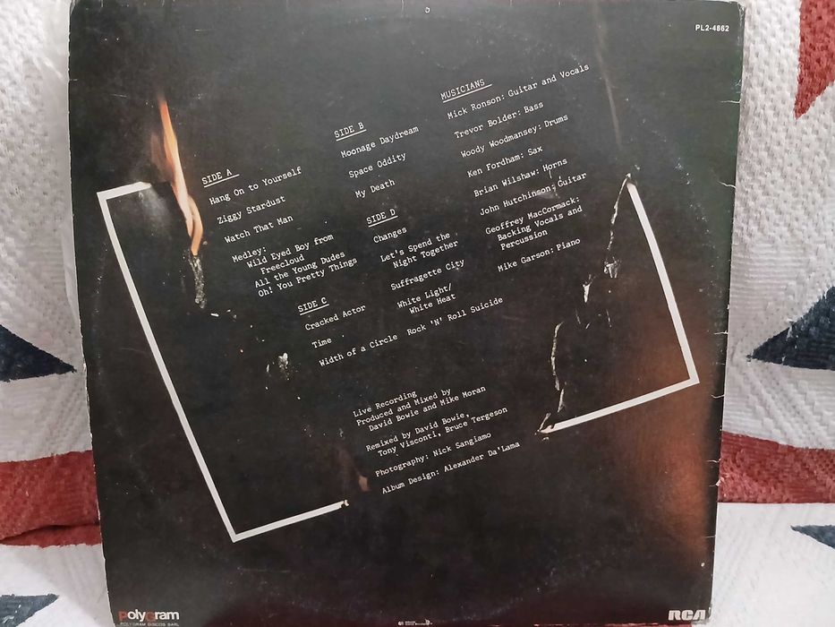 Disco Duplo em VINIL LP da Lenda David Bowie ( ZIGGY STARDUST ) Usado mas em bom estado apenas desgaste no label de um dos discos.