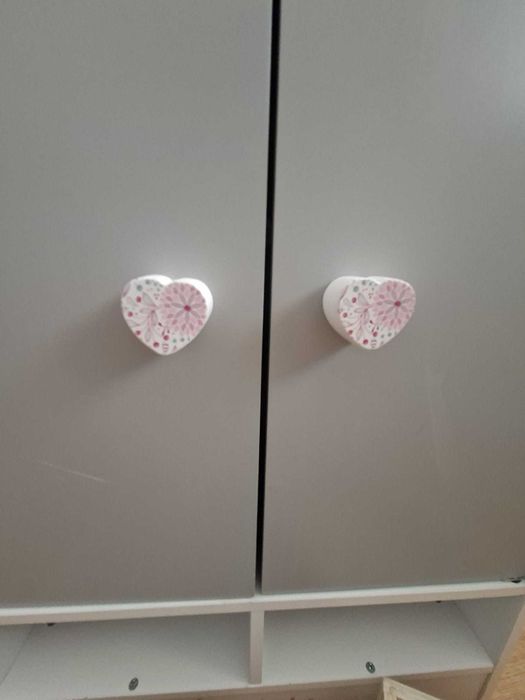 Armário de Madeira para Bonecas (Love Bebé) – Com Gavetas e Cabides