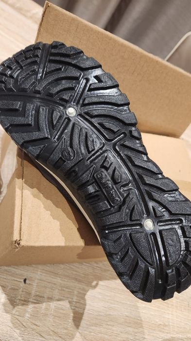 Sapatos desportivos novos Tam 41
