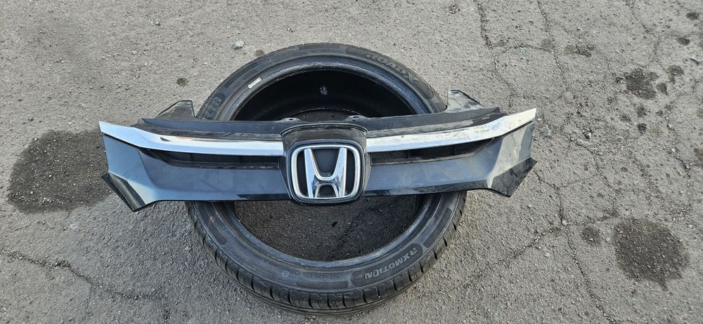 Решітка Honda C-RV