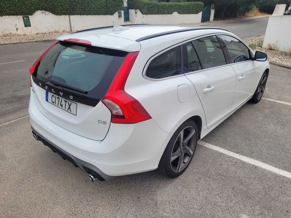 Volvo V60 I D5 2.4 215cv R-Design, 130.320km. Manutenção feita por mecânico qualificado, peças com faturas. Em uso diário. Caixa/direção com desgaste.
