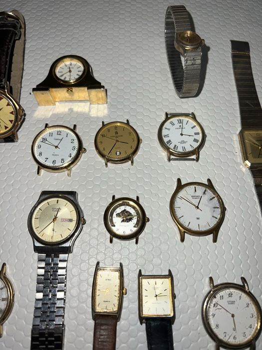 Varios relogios antigos