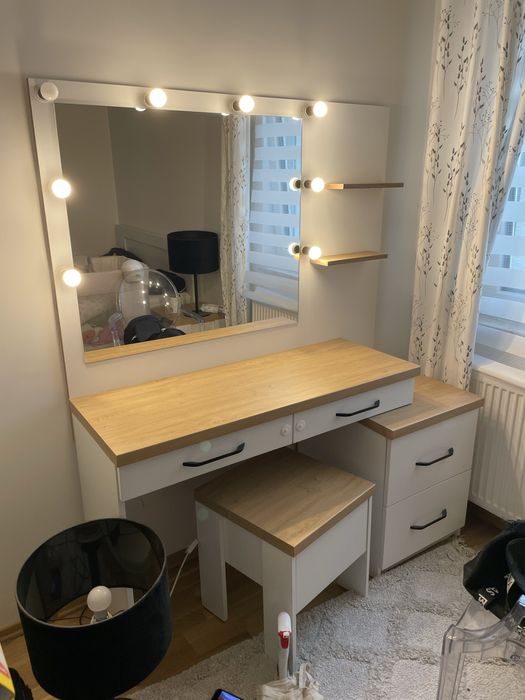 Toaletka kosmetyczna glamour LED – robiona na zamówienie, stan bardzo dobry