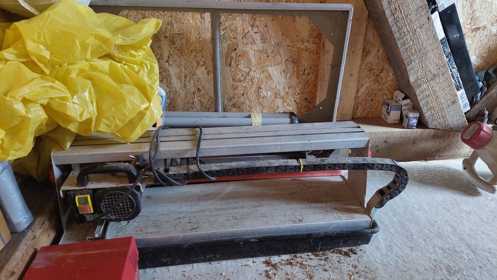 Плиткоріз вгарному стані