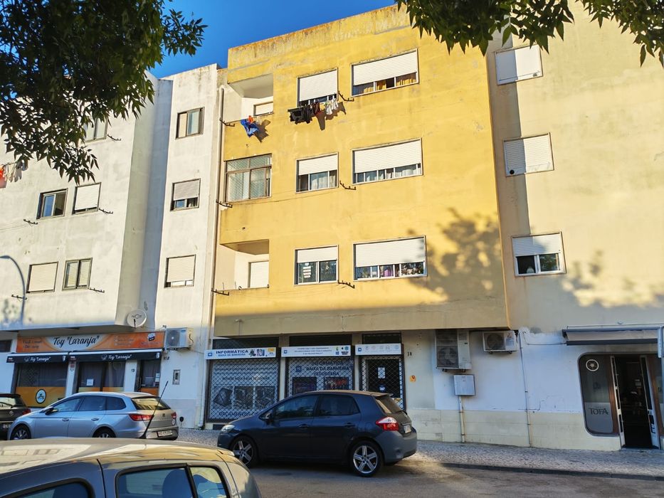 T2 espaçoso com 89 m² + arrecadação de 30 m² | Baixa da Banheira
