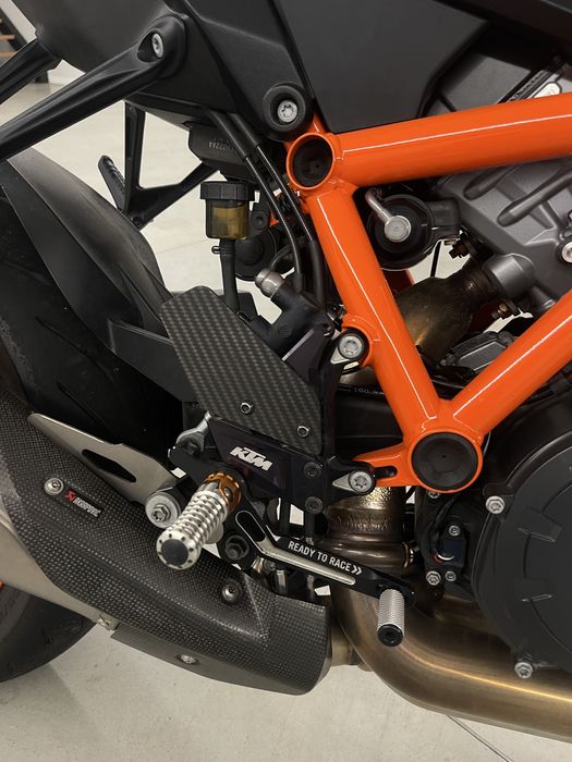 KTM 1290 Super Duke R EVO – 2023 — 180cv