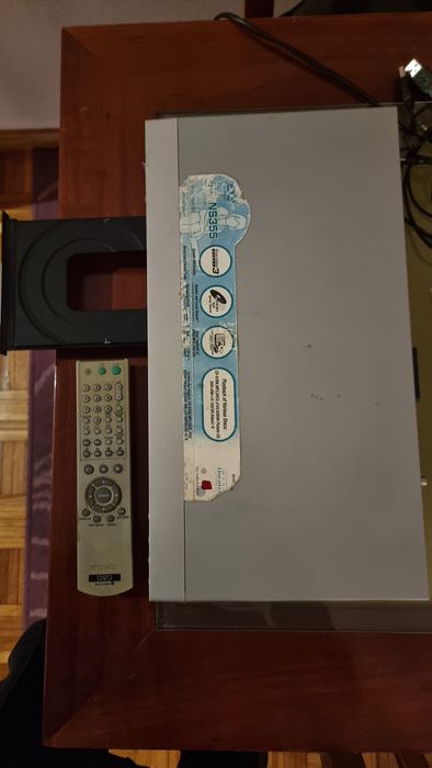DVD Sony NS355 com comando de origem