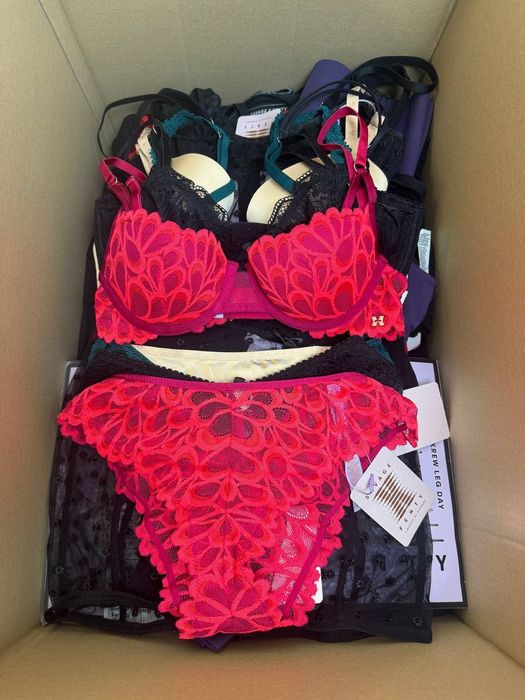 Сток оптом, Сукні, костюми,джинси, тренч, сукні опт,Топи, джогери