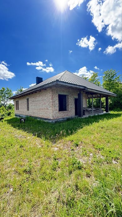 && Будинок біля водойми