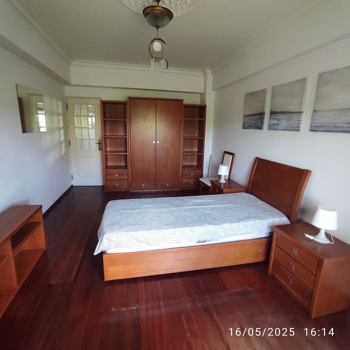 Para Estudante Quarto Amplo Junto à Universidade Europeia e Metro Pontinha (Linha Azul)