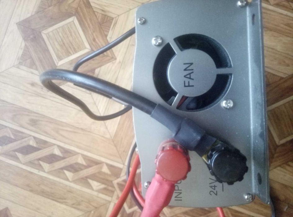 Инвертор E-ast 24в/220в 500/1000W апроксим. синус