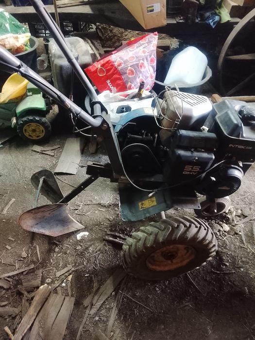 Motocultivador em bom estado