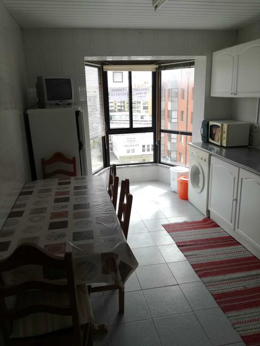 Arrenda-se quarto mobilado a estudante (perto da Universidade de Aveiro / Glicíneas)
