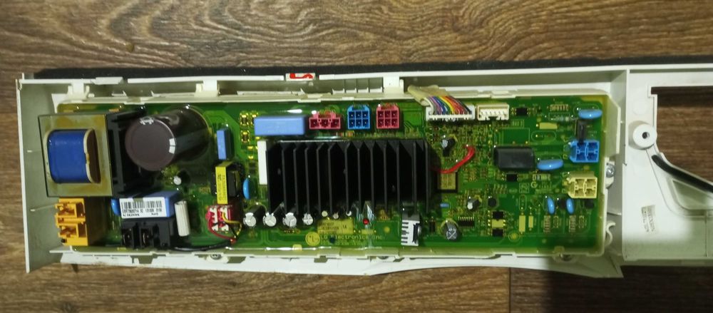 Панель приборов для стиральной машины LG б.у в хорошем состоянии.