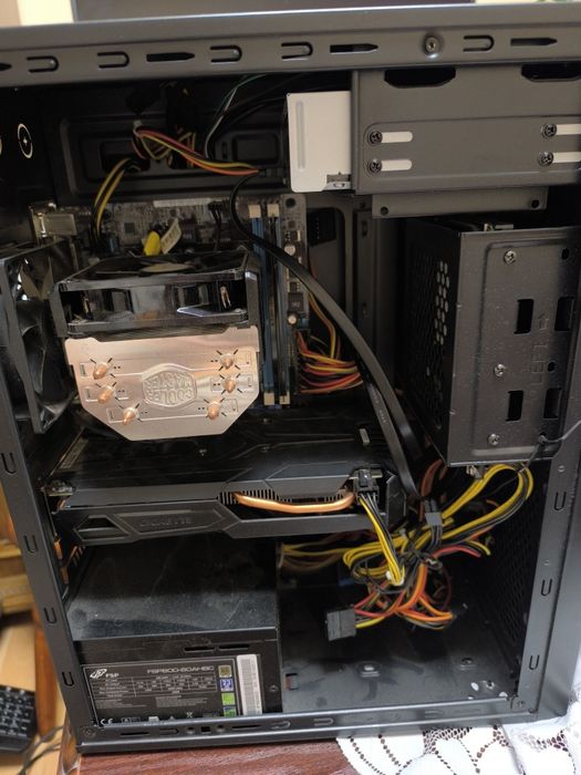 Komputer stacjonarny.. core i5.. 8 GB Ram.. polecam..