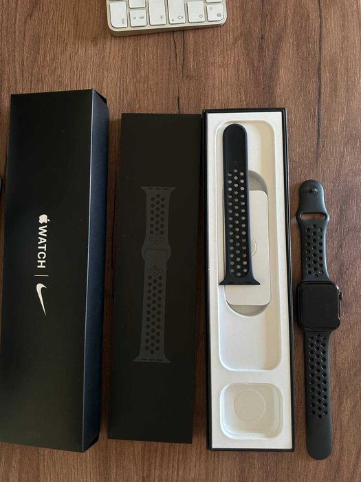 Apple Watch Nike SE 44mm (96% акумулятор)