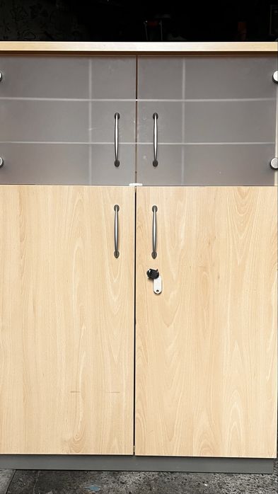 Szafki biurowe szesc szt