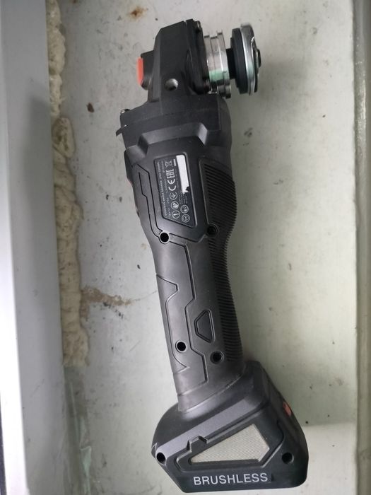 Болгарка Dnipro M  DGA  202 SBC.