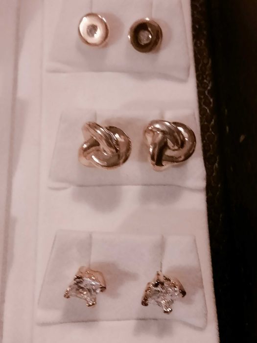 Conjunto de 9 brincos Pierre Carfen