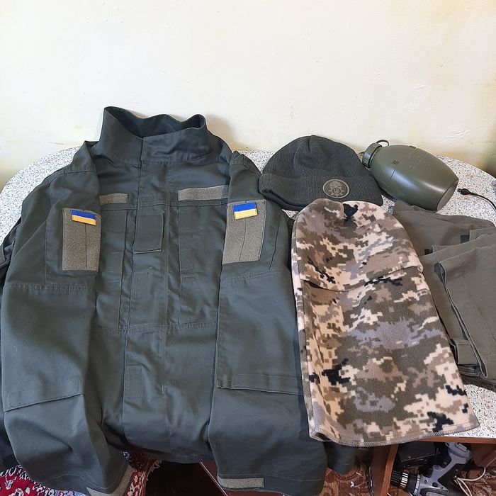 Куртка военная + фляга, шапка, балаклава, штаны.