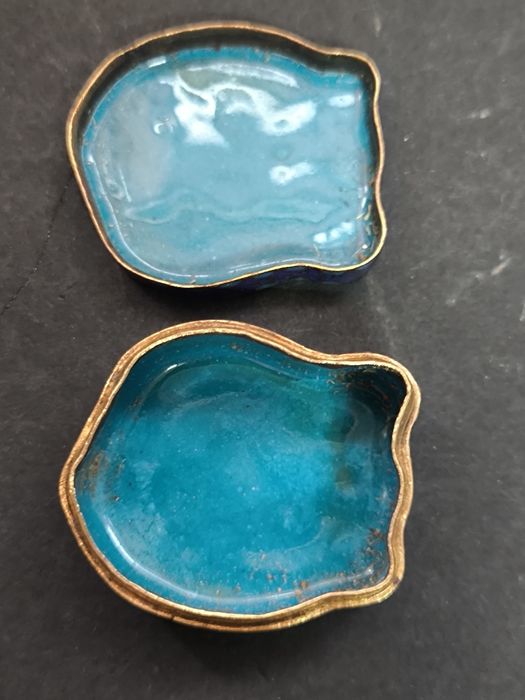 Caixinha de Cloisonné Peixe Dourado.
Caixinha decorativa com um belo d