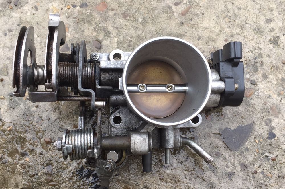 Дроссельна заслонка Nissan maxima A32 VQ30DE