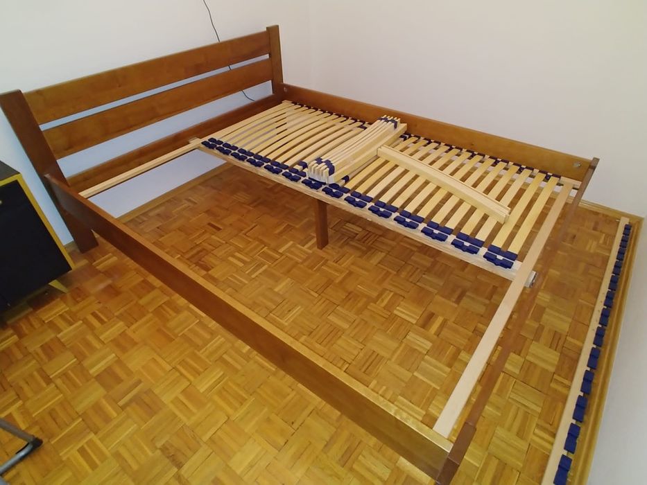 Łóżko drewniane, stan bdb trzyletnie 160x200