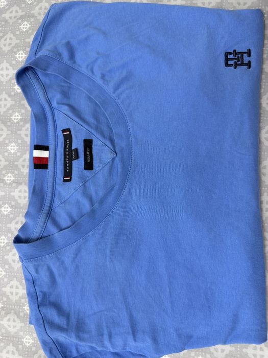 Футболка від Tommy Hilfiger, колір - синій, розмір 3XL.