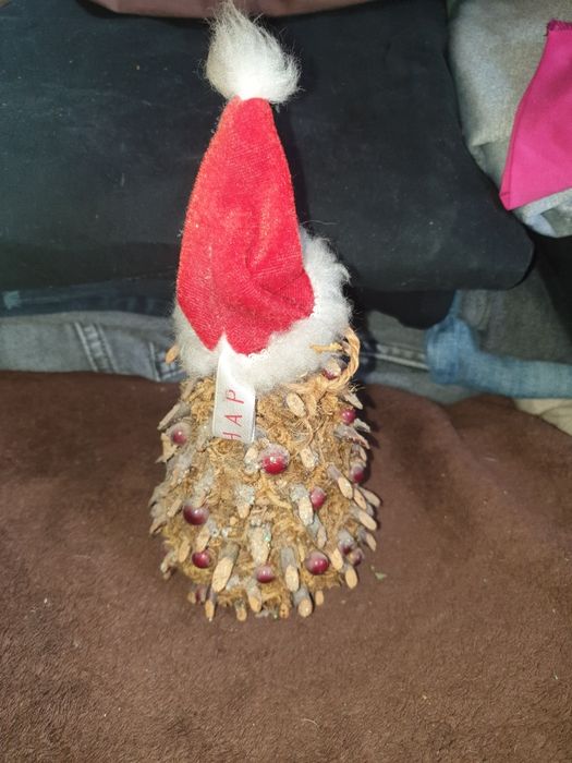 Ежик из соломы и дерева