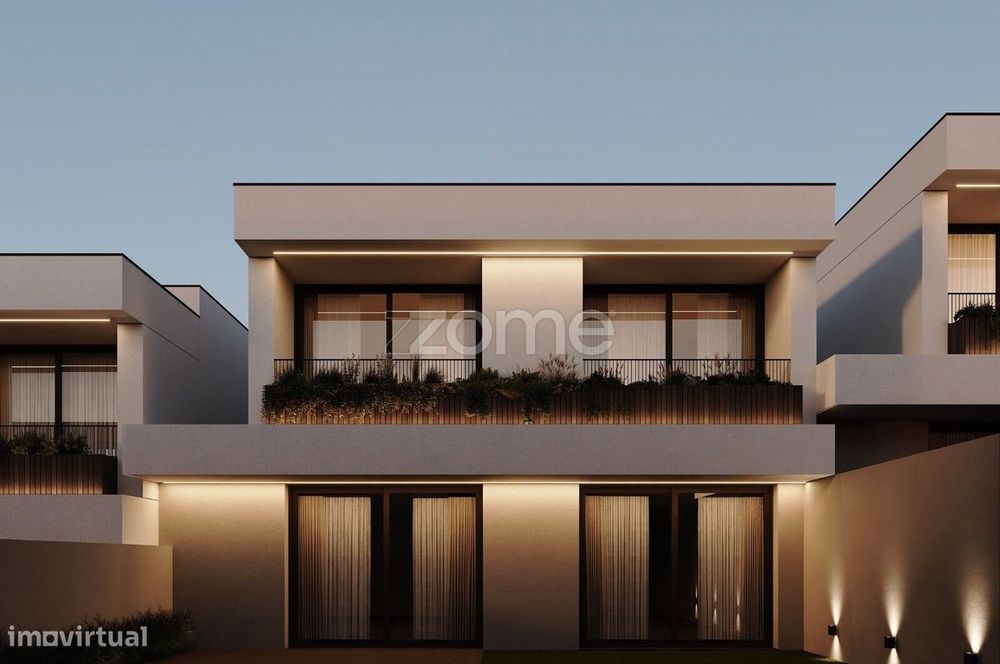 Terreno com projeto aprovado para 5 moradias.