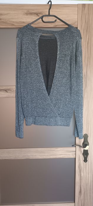 Sweter damski z odkrytymi plecami Sinsay rozm. M