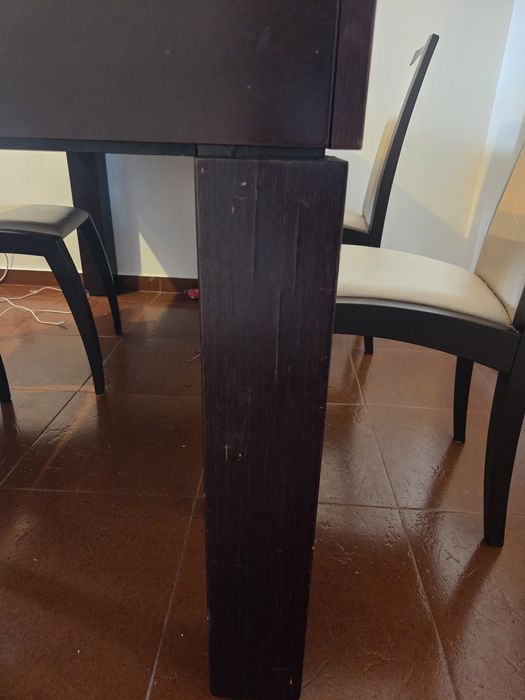 Mesa extensível madeira maciça + vidro temperado + 6 cadeiras