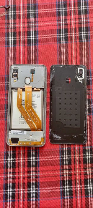 Телефон Самсунг А30 нерабочий на ремонт и запчасти