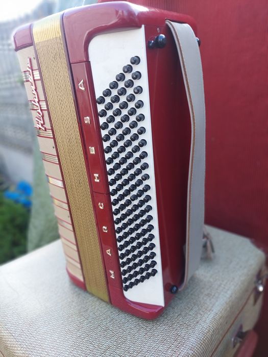 Hohner Marchesa fortepianowy 120 basow 
Model: Marchesa
Typ: Akordeon