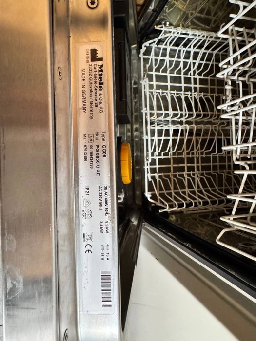 Професійна посудомийна машина Miele PG 8056 U AE